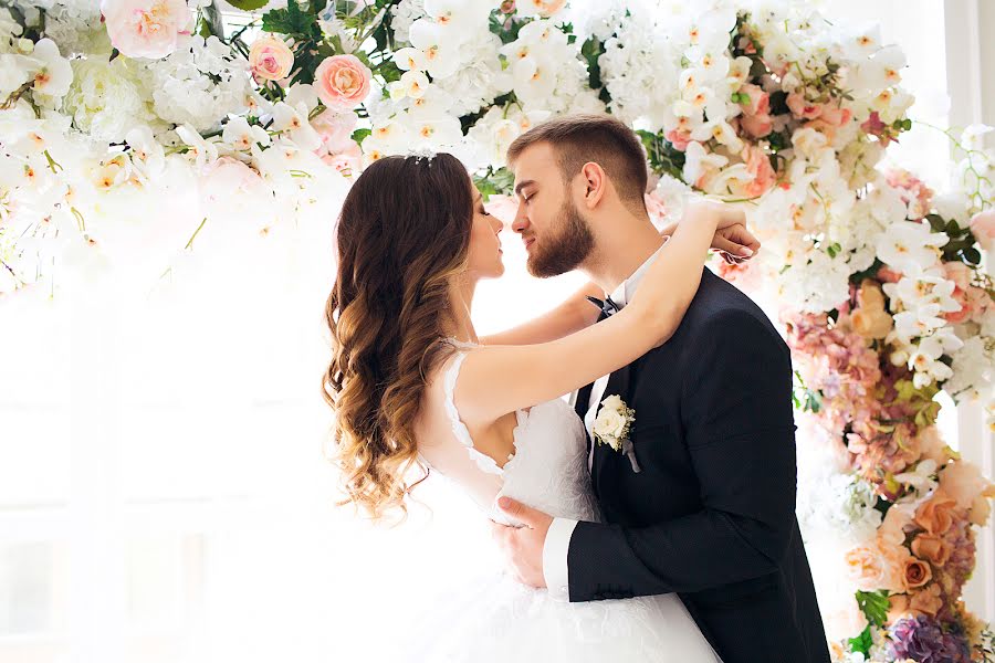 Fotógrafo de casamento Oleg Saliy (elifestudios). Foto de 26 de junho 2018