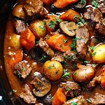 Slow Cooker Beef Bourguignon was pinched from <a href="http://therecipecritic.com/2016/11/slow-cooker-beef-bourguignon/" target="_blank">therecipecritic.com.</a>