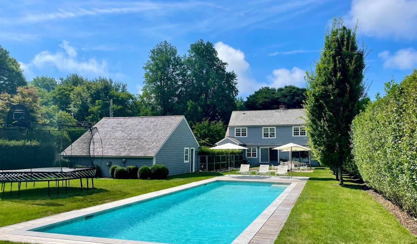 House with pool East Hampton