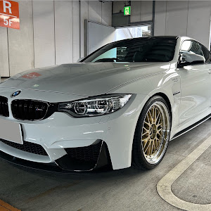 M4 クーペ F82