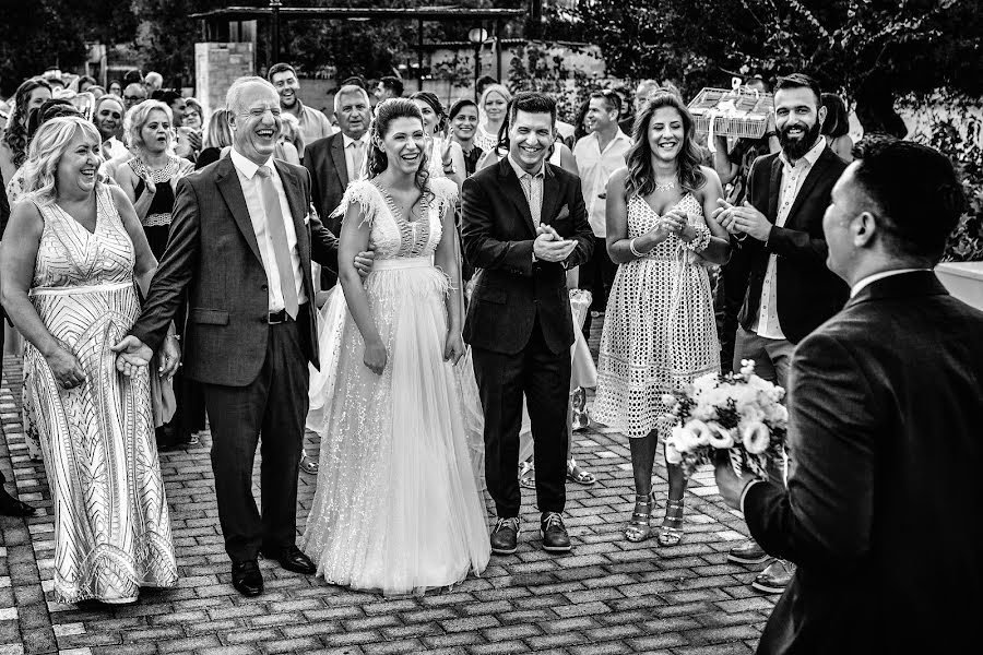 Fotografo di matrimoni Elena Haralabaki (elenaharalabaki). Foto del 4 maggio 2020