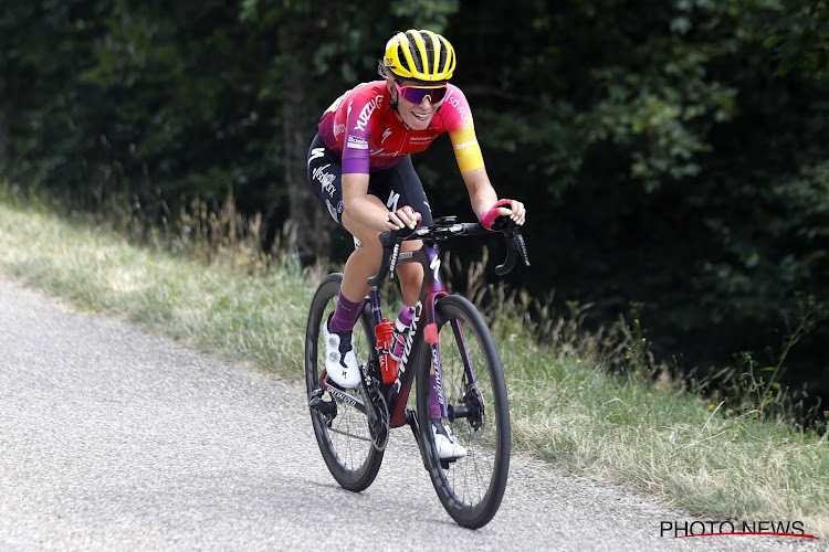 🎥 SD-Worx blijft domineren in de klassiekers: Demi Vollering pakt de zege in Dwars door Vlaanderen