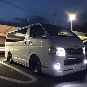 ハイエースバン TRH200V