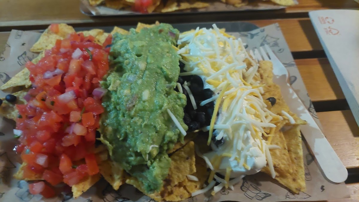 Nacho's with black beans, guacamole, cheese, cream and tomato. Very tasty!
