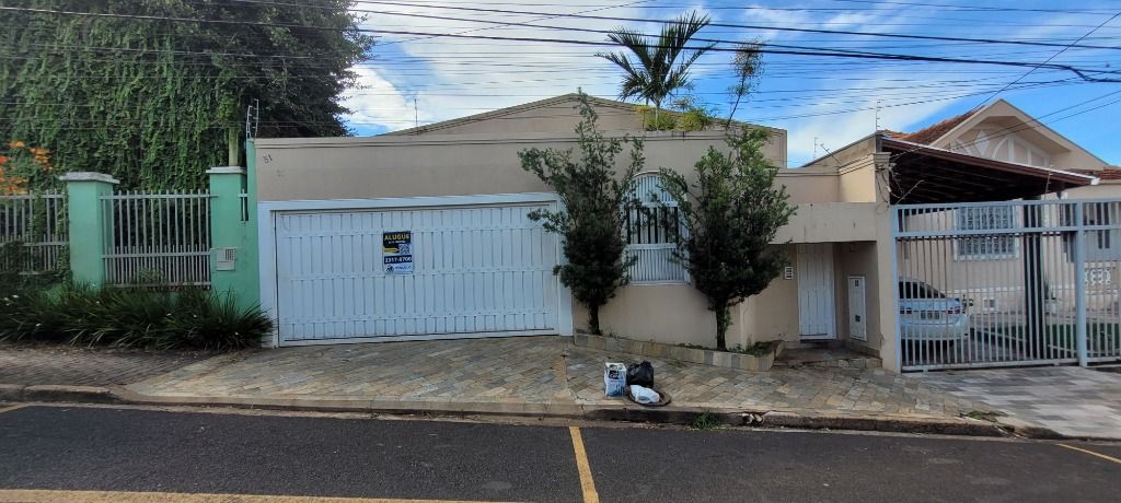 Casa com 3 dormitórios para alugar, 238 m² por R$ 4.156,36/mês - Mercês - Uberaba/MG