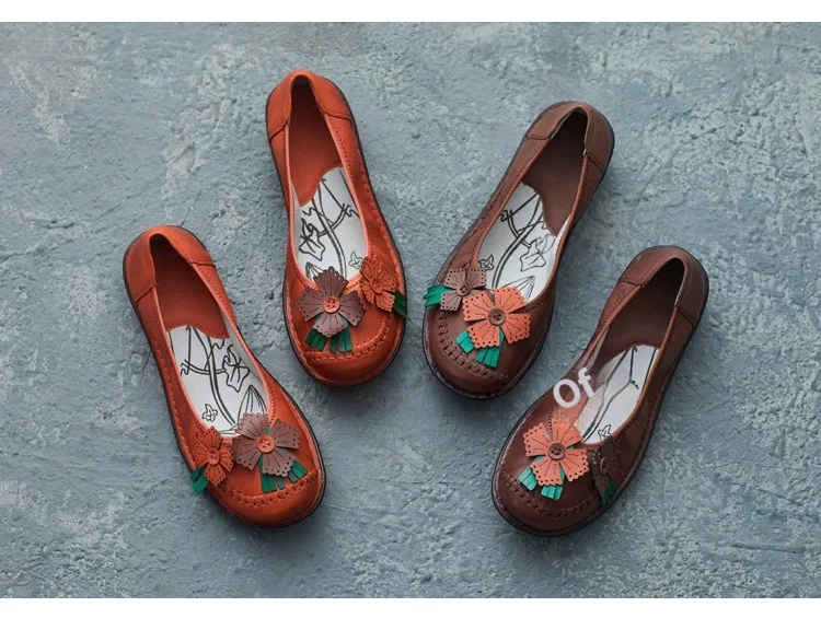 Scarpe da donna in stile etnico retrò fatte a mano in pelle di vacchetta con fiori e suola morbida, comfort e stile unici.