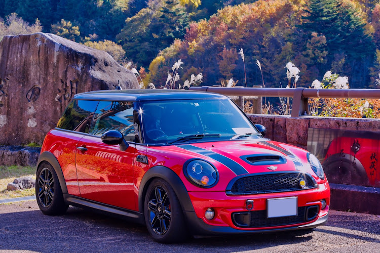 ミニクーパーSの紅葉と愛車・紅葉ドライブ・愚痴・EOS RPに関するカスタム事例の投稿画像1枚目