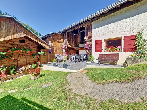 Chalet avec terrasse 1