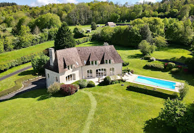 Maison avec piscine et jardin 11