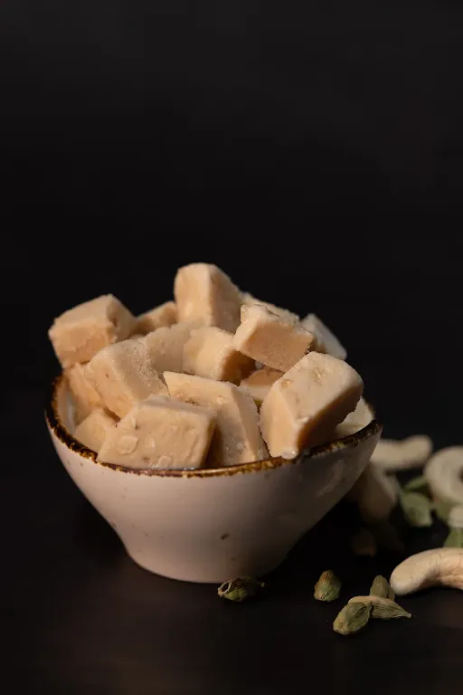 Elaichi Kaju Kulfi [100 Grams, 1 Slice]