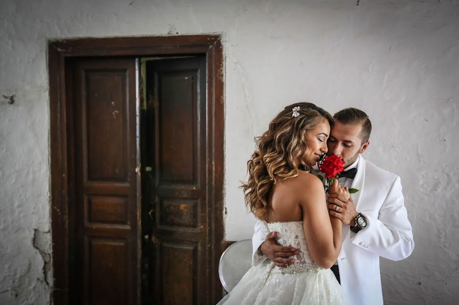 Fotógrafo de casamento Ervis Bostanxhi (visistudio). Foto de 13 de abril 2015