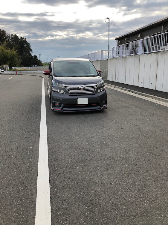 ヴェルファイアの厳つく見えるかな・安全運転に関するカスタム事例の投稿画像1枚目