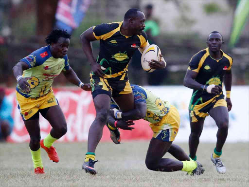 Kabras’ Dan Sikuta under pressure from Augustine Lugonzo (L) and Charles Omondi (R) of Homeboyz in past duel.