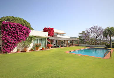 House with garden and terrace 2