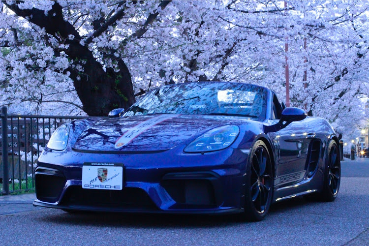 718 スパイダーのサクラと愛車・お城とコラボ・🌸とコラボ・彦根城の桜・ボンネットリフレクションに関するカスタム事例の投稿画像5枚目