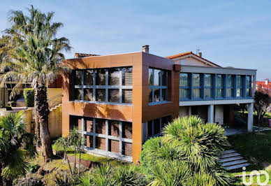 Maison avec piscine et terrasse 2