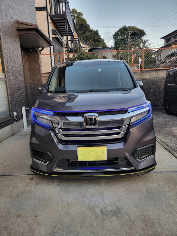 ステップワゴンの12月もよろしくお願いします・フロントRGBイルミ・寒くなってきたので体調気をつけてに関するカスタム事例の投稿画像3枚目