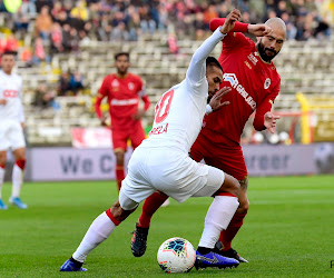 Nerveuze clash om de tweede plaats tussen Antwerp en Standard levert veel goals en hete standjes, maar geen winnaar op