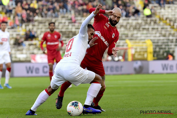 Nerveuze clash om de tweede plaats tussen Antwerp en Standard levert veel goals en hete standjes, maar geen winnaar op