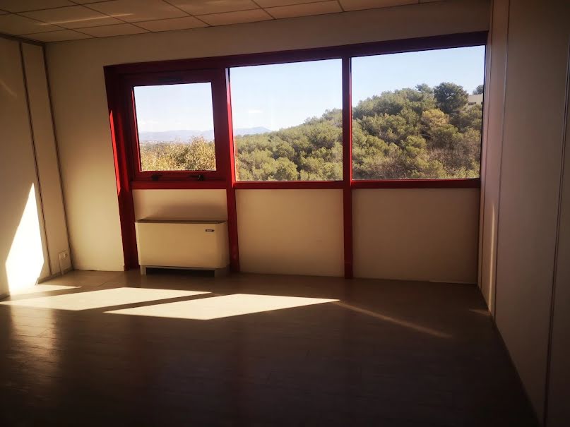 Location  locaux professionnels 12 pièces 349.5 m² à Vallauris (06220), 43 687 €