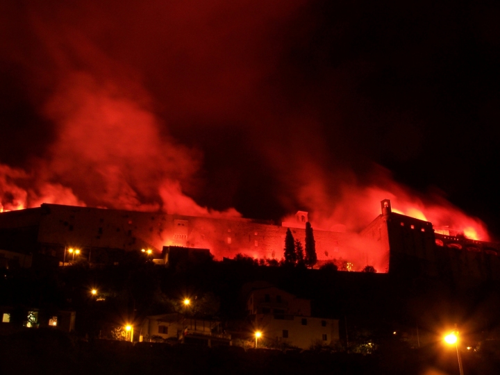 Castello in fiamme di paolovitelli