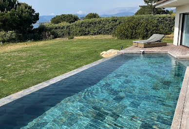 Maison avec piscine en bord de mer 4