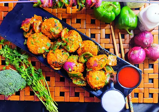 Veg Tandoori Momos [8 Pcs] [dotd]