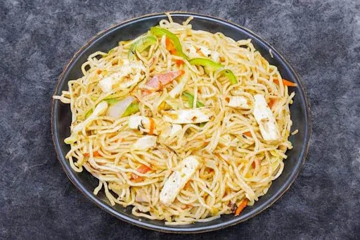 Paneer Chowmein [Serves 1]