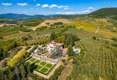 Villa with pool and garden 3