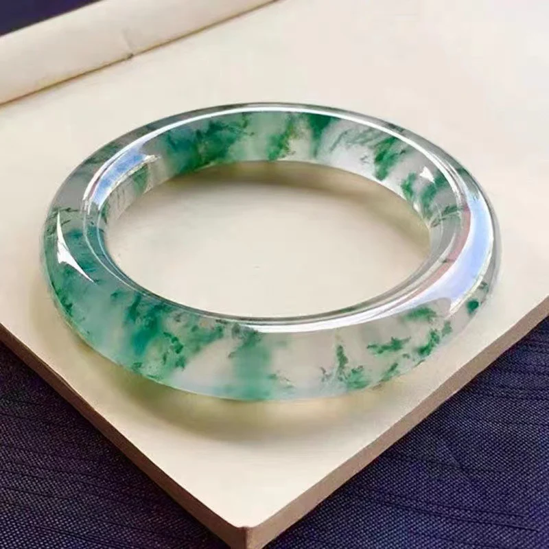 Title 4, Natürliches Jade-Armband mit eisartigen, schweb...