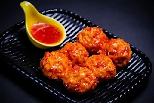 Schezwan Chilli Chicken Momos {10 Pcs}