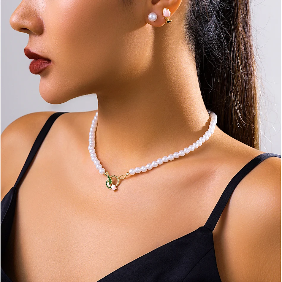 Collana con tulipani semplice e versatile, catena a clavicola con perline, perfetta per ogni outfit, aggiungi un tocco floreale al tuo look.