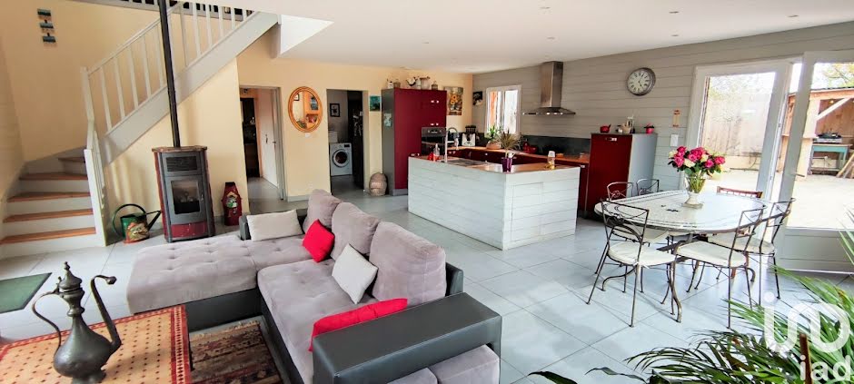 Vente maison 7 pièces 230 m² à Doué-en-Anjou (49700), 269 000 €