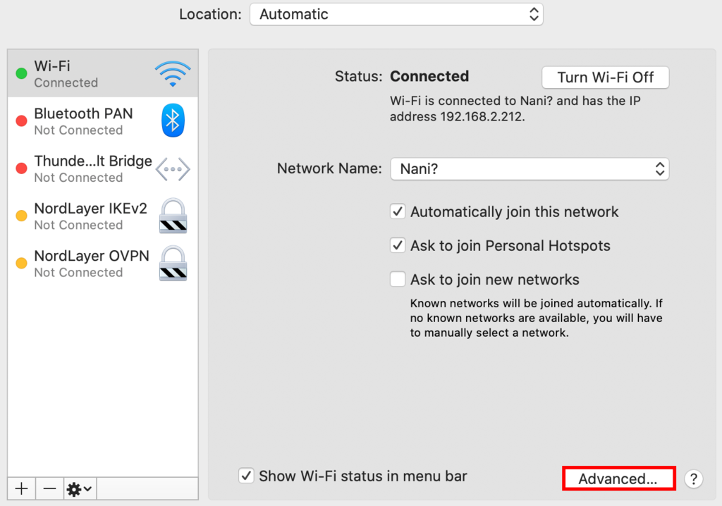 Destaque para o botão de configurações avançadas - Advanced - no menu de redes do MacOS