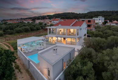 House with pool and terrace 5