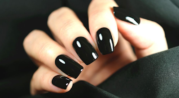 pre-and-post-holi-care_dark_nail_polish