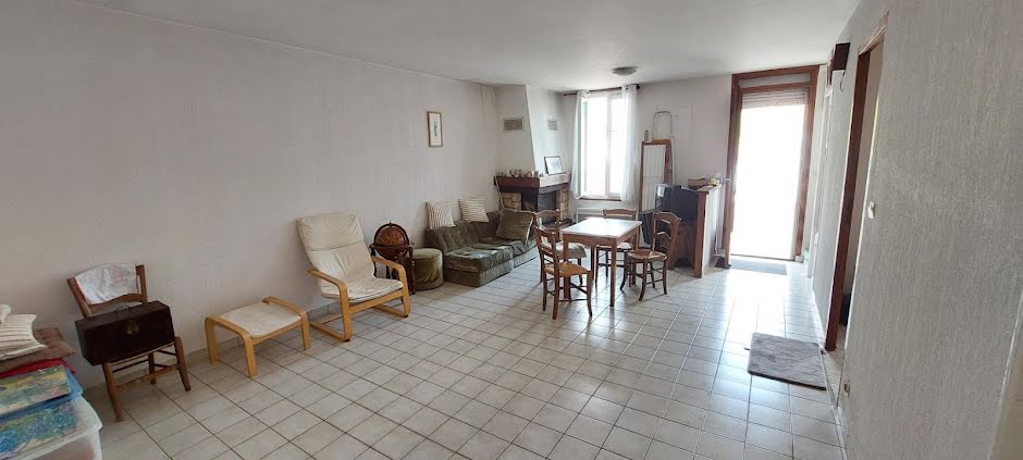 Vente maison 4 pièces 74 m² à Saintes (17100), 160 000 €