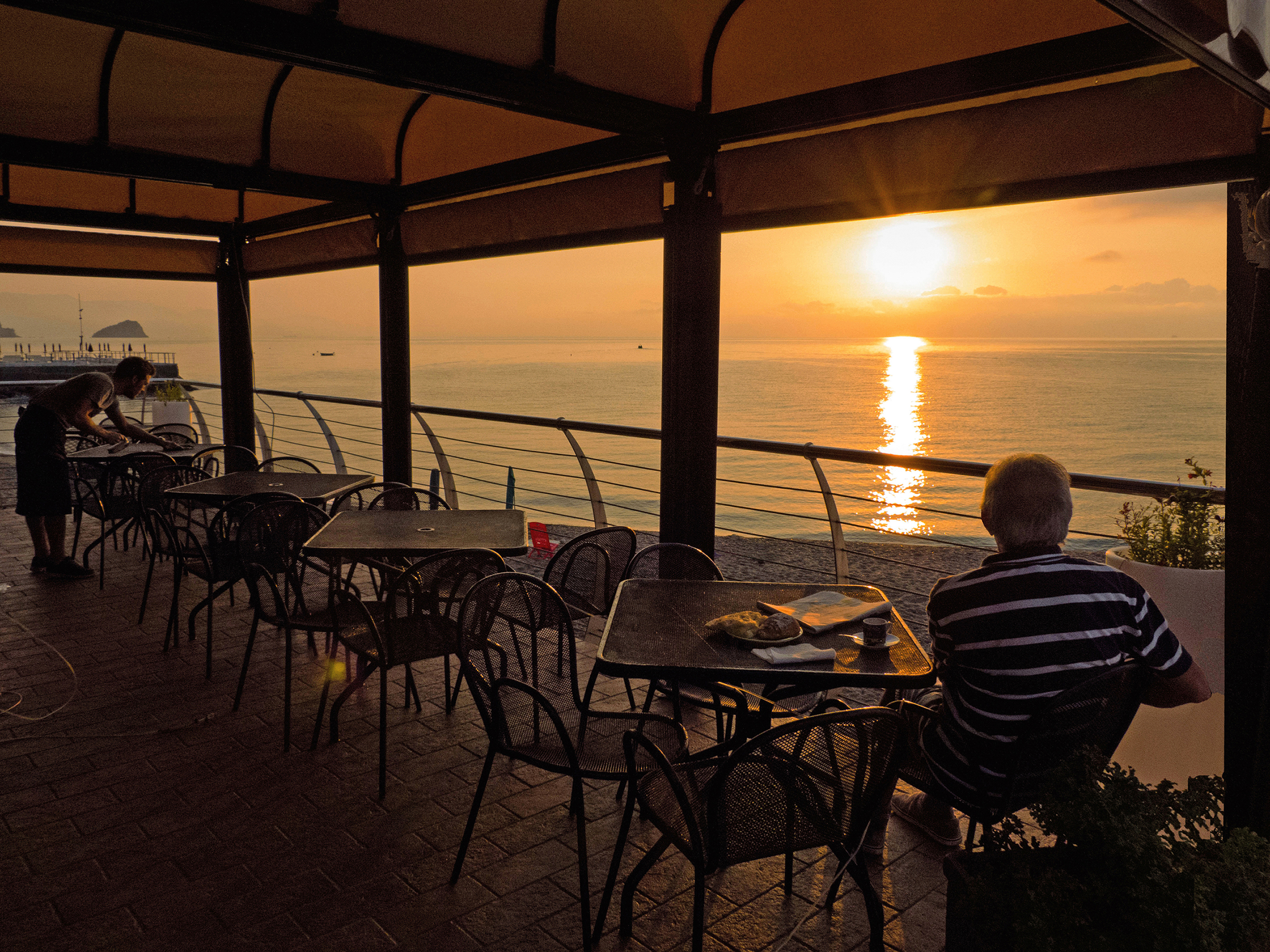 colazione sul mare.. di Giuseppe Loviglio