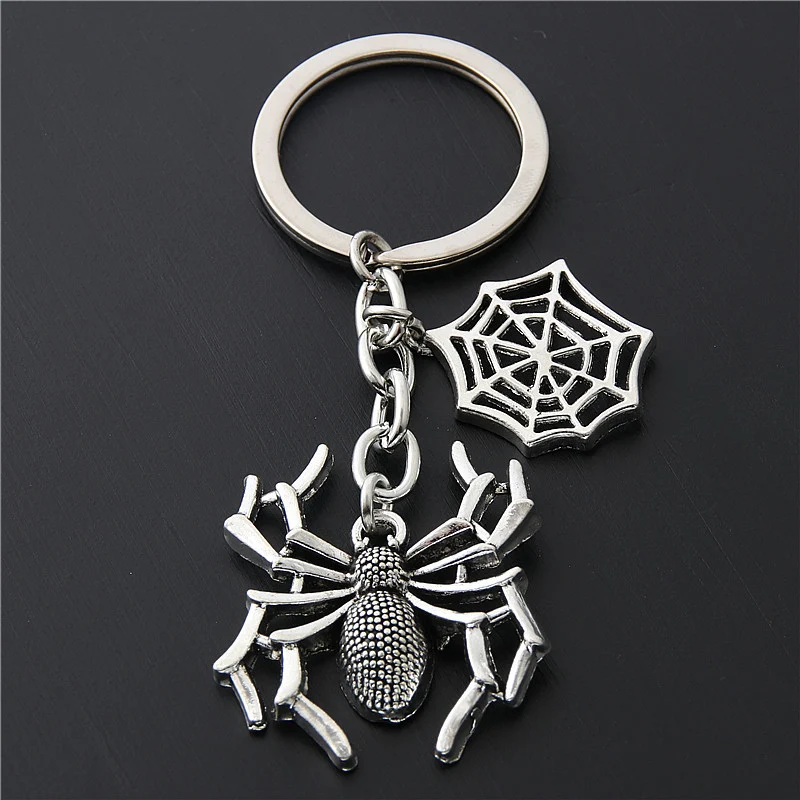Pendentif toile d'araignée gothique vintage mode, un accessoire unique et stylé. Parfait pour les looks alternatifs et exprimer votre individualité.