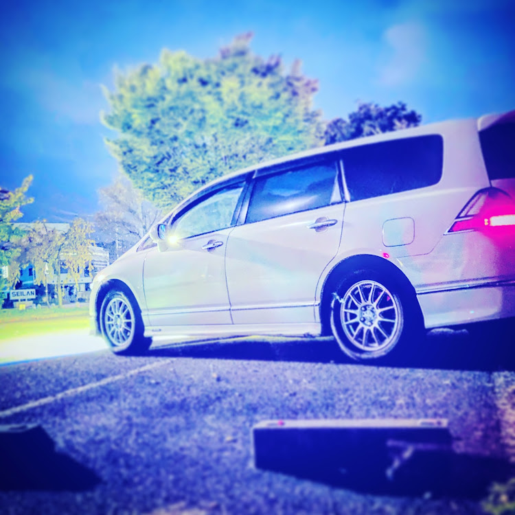 オデッセイのオデッセイ・車高調整に関するカスタム事例の投稿画像1枚目