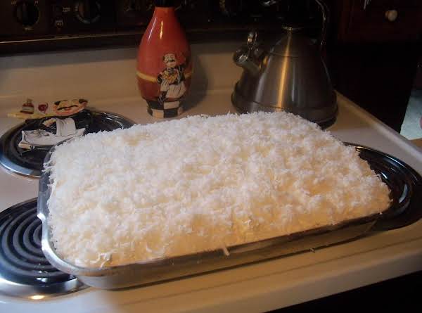 Pineapple Coconut Surprise Cake_image