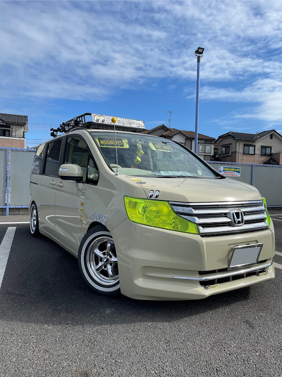 ステップワゴンのステップワゴン・MOON EYES・USDM・ホットロッド・洗車に関するカスタム事例の投稿画像1枚目