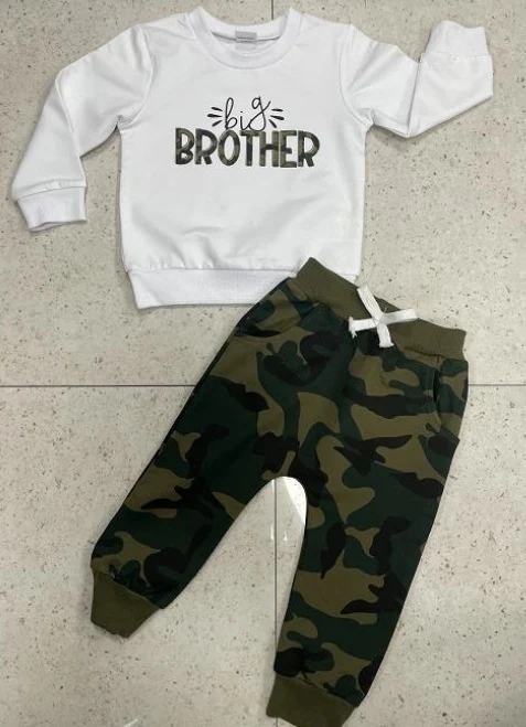 Title 2, Brüder-Camouflage-Druckanzug für Abenteuer. Rob...