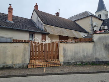 maison à La Chapelle-Saint-Ursin (18)