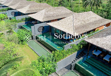 Villa with pool and garden 4