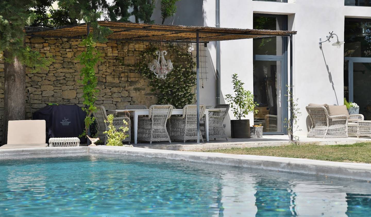 Propriété avec piscine et jardin Uzès