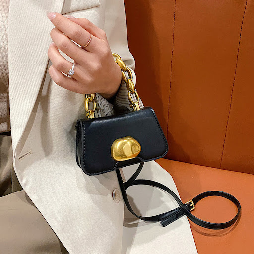 Title 7, Fashion Chain One Shoulder Small Square Bag. Ca...
