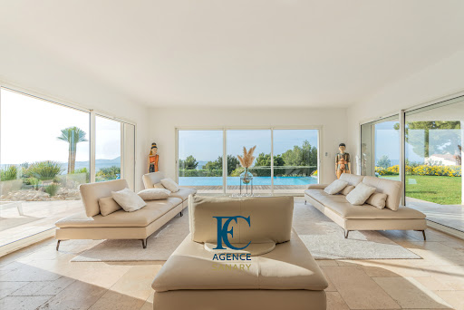 Maison avec piscine et terrasse 1