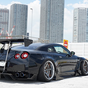NISSAN GT-R