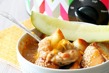 Slow Cooker Cheeseburger Soup